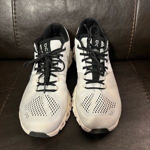 Women’s 10.5 On Cloud shoes
